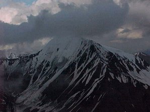 Mountain Peaks. Flightseeing Tour Of Mount McKinley, Alaska. Travels & Tours Pictures, Photos, Images, & Reviews.