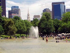 Frog Pond. Boston, Massachusetts. Travel, Tours Photos, Pictures, Information, & Reviews.
