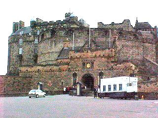 Waverly Tour Buses. Edinburgh & Edinburgh Castle. Edinburgh, Scotland In The UK. History & Historical. Travels & Tours, Pictures & Photos, Images, Information & Reviews.