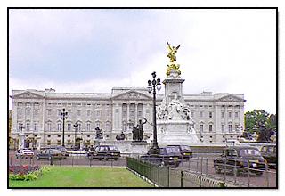 Buckingham Palace. London, England In The UK. Travel & Tour Pictures, Photos, Images, Information & Reviews.