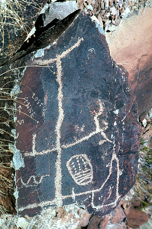 Petroglyph At Sloan Canyon Petroglyph Site Near Las Vegas & Henderson, Nevada, In The Northwestern McCullough Mountain Range. Travel & Tour Pictures, Photos, Images, Information & Reviews.