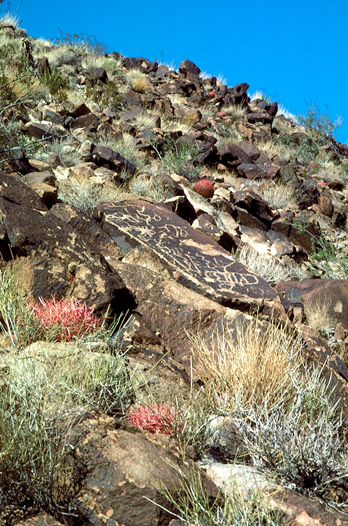 Petroglyph At Sloan Canyon Petroglyph Site Near Las Vegas & Henderson, Nevada, In The Northwestern McCullough Mountain Range. Travel & Tour Pictures, Photos, Images, Information & Reviews.