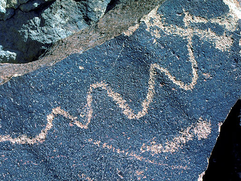 Petroglyph At The Sloan Canyon Petroglyph Site Near Las Vegas & Henderson, Nevada, In The Northwestern McCullough Mountain Range. Travel & Tour Pictures, Photos, Images, Information & Reviews.